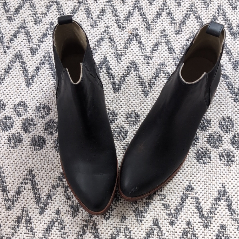 Nisolo Black Leather Boots